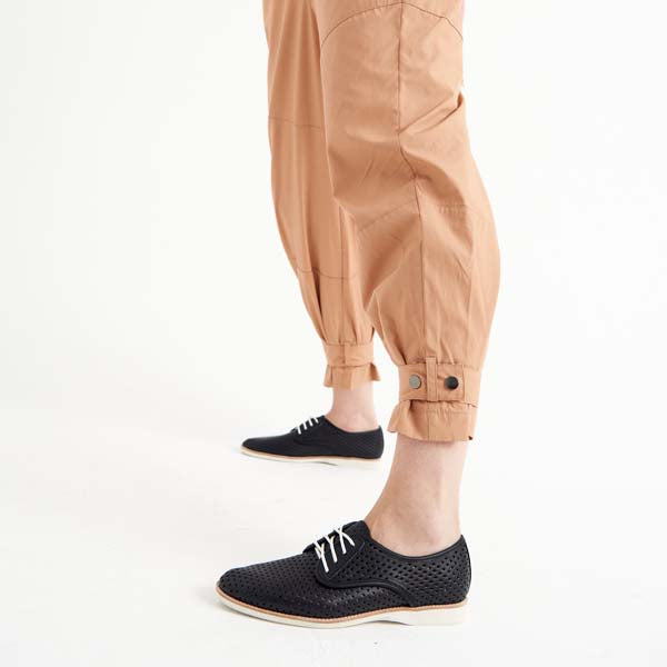 Derby Punch Black