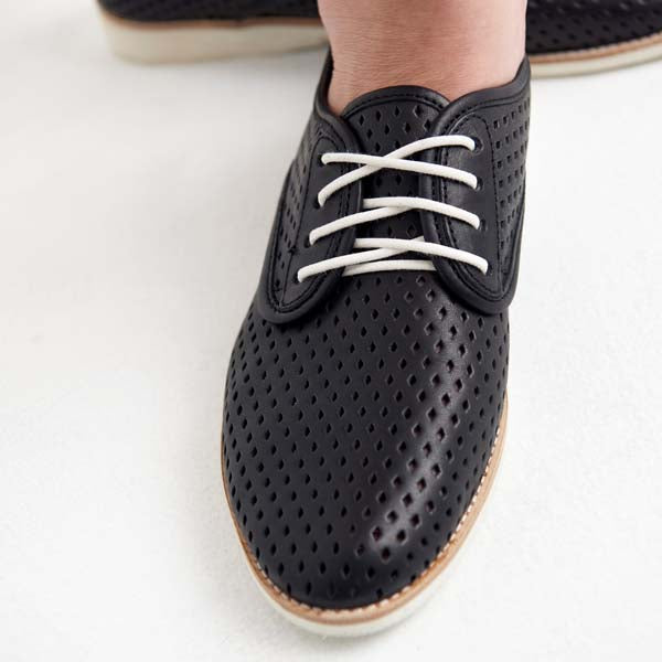 Derby Punch Black
